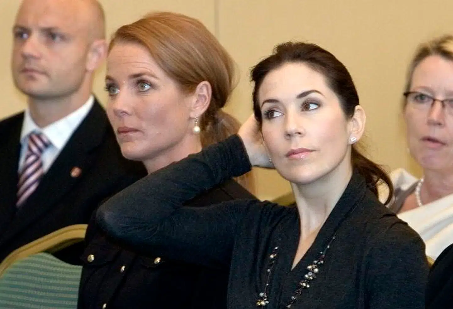 Susanne Heering ses her til venstre for kronprinsessen i 2006.