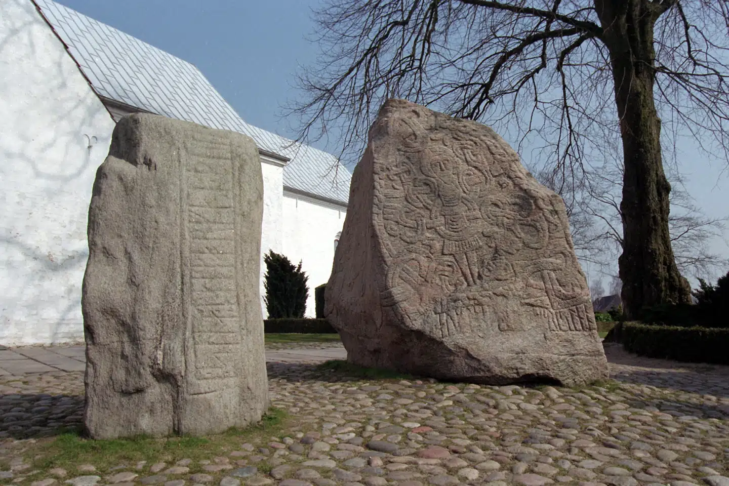 Vi plejer at sige, at danmarkshistorien eller kongerækken starter med Gorm den Gamle. Nu skal vi måske hellere sige, at den starter med Gorm og Thyra, siger seniorforsker og runolog Lisbeth Imer. (Arkivfoto).