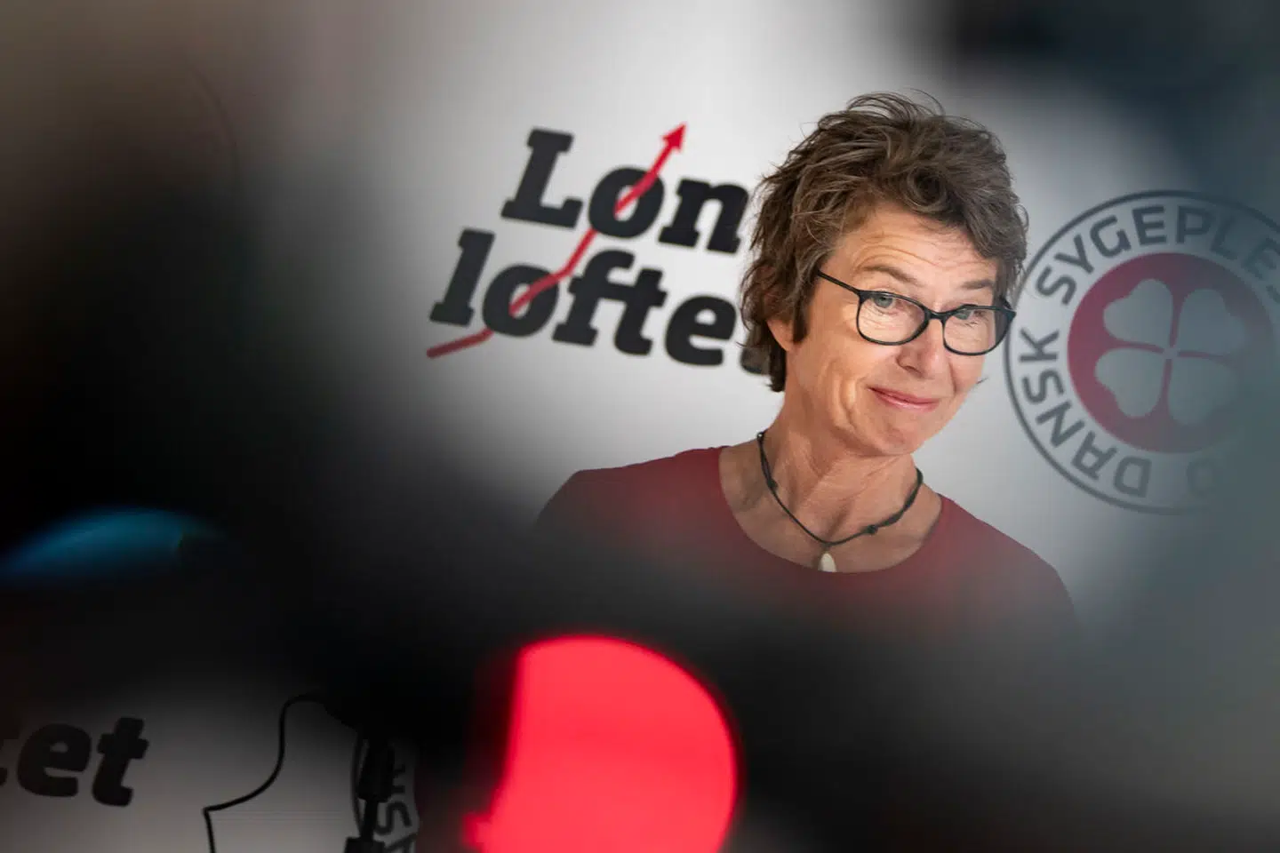 Det skyldes ikke lønnen, men kvindernes rolle i hjemmet, at over halvdelen af sygeplejerskerne i Danmark arbejder deltid. Det mener Dansk Sygeplejeråds formand, Grete Christensen.