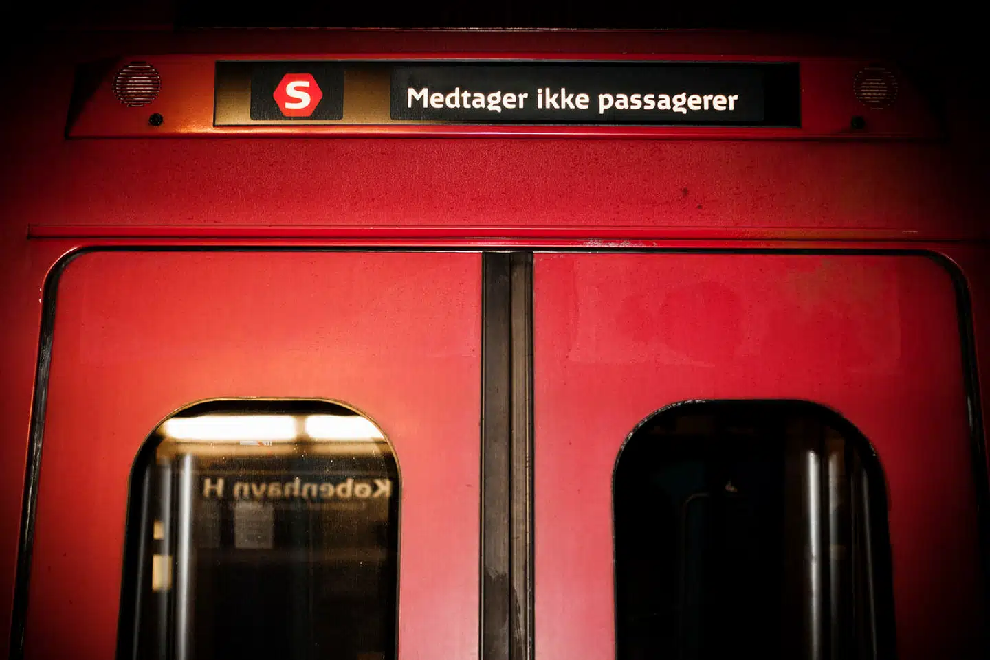 Fra den 21. januar 2024 bliver det dyrere at benytte sig af den offentlige transport. I snit ligger prisstigningerne på 10 procent, men det bliver især dyrt for de, der pendler øst for Storebælt.