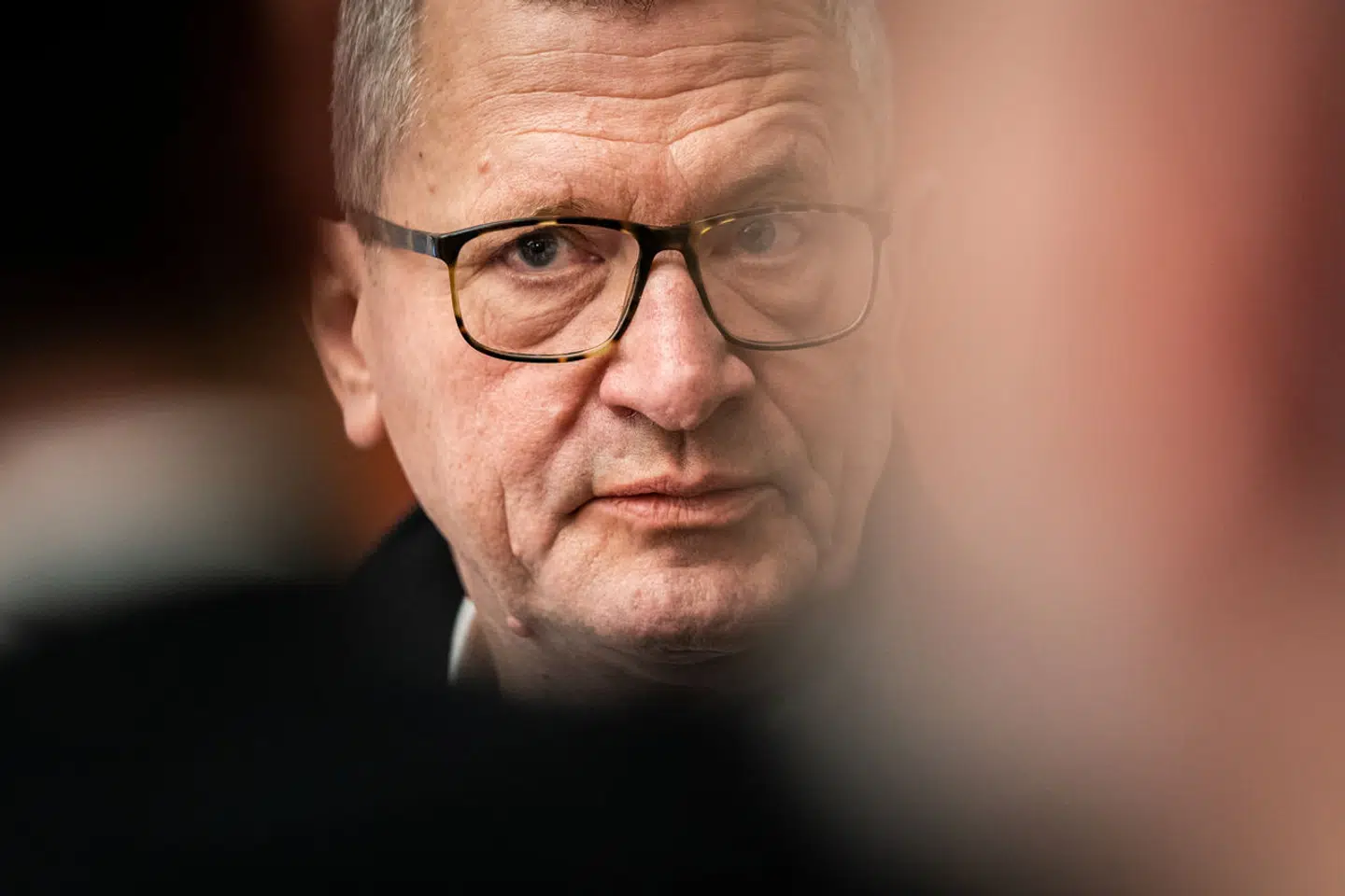 Moderaternes gruppeformand, Henrik Frandsen, udtaler sig på Christiansborg, onsdag 23. november 2022. Folketingsmedlem Kristian Klarskov fra Moderaterne forlader Folketinget. (Foto: Ida Marie Odgaard/Ritzau Scanpix)