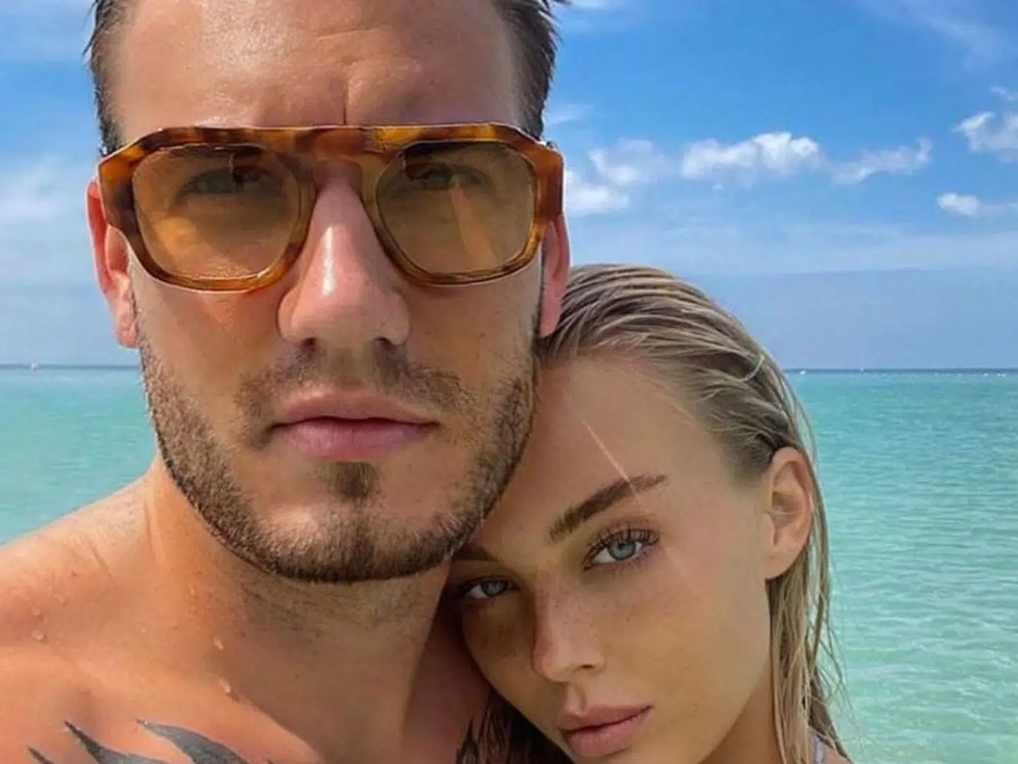 Parret delte ofte billeder af hinanden på sociale medier, men nu er forholdet forbi.