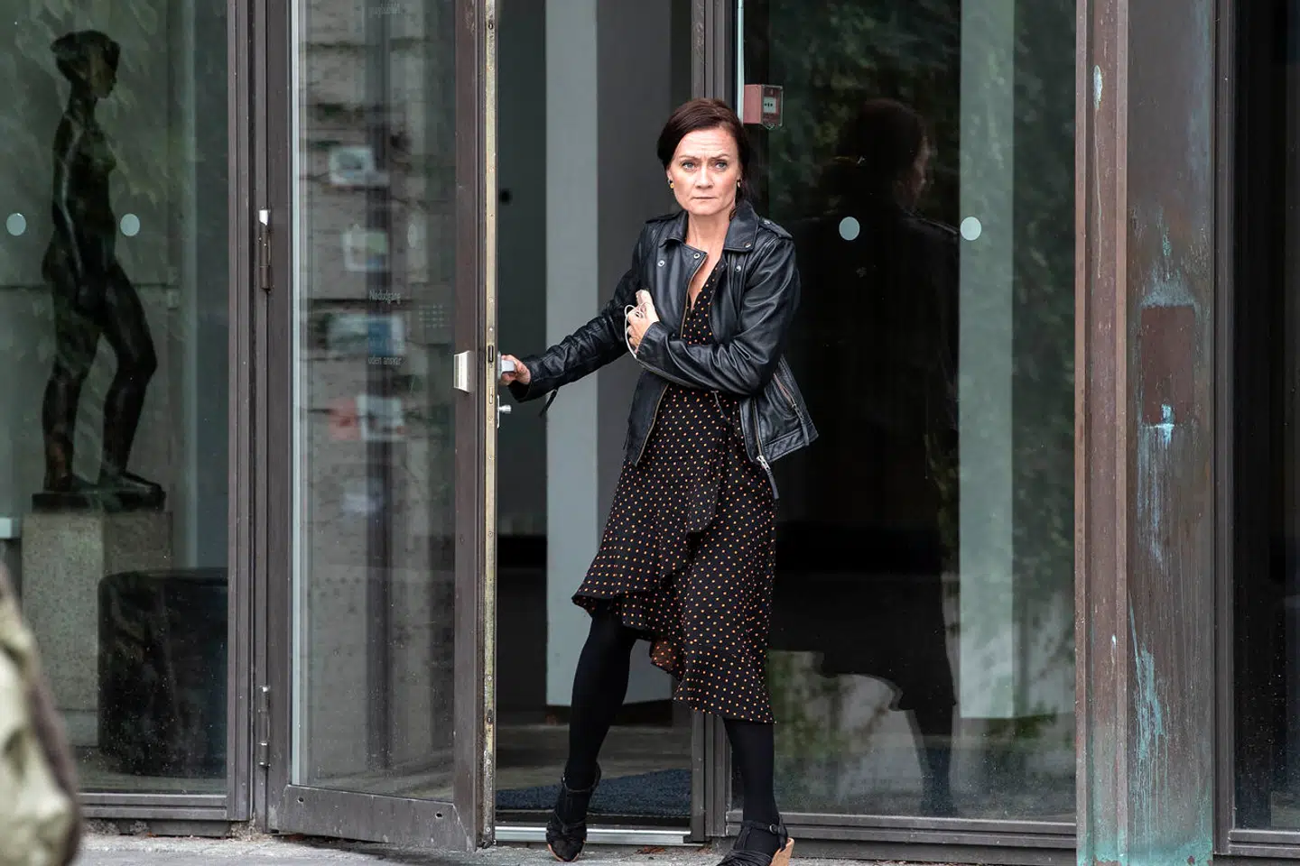 Det vækker undren, at regionsdirektør Annemarie Schou Zacho-Broe kom ud ad døren med så mange penge i godtgørelse, men det er helt efter bogen.