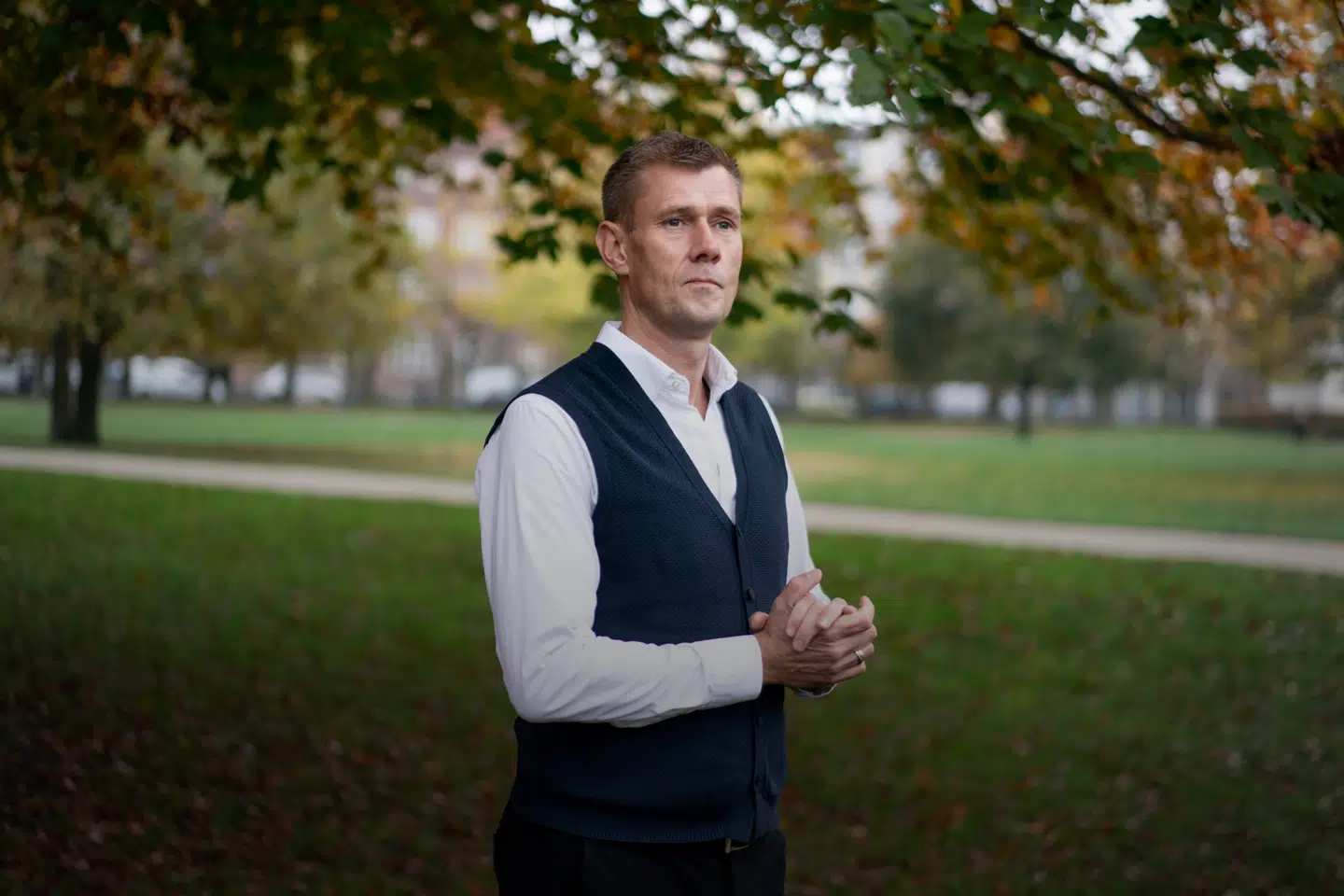 For knap 20 år siden etablerede Henrik Lind sin egen virksomhed i et lille kontor med to ansatte i løntilskud. Det udviklede sig senere til lidt af et erhvervseventyr.