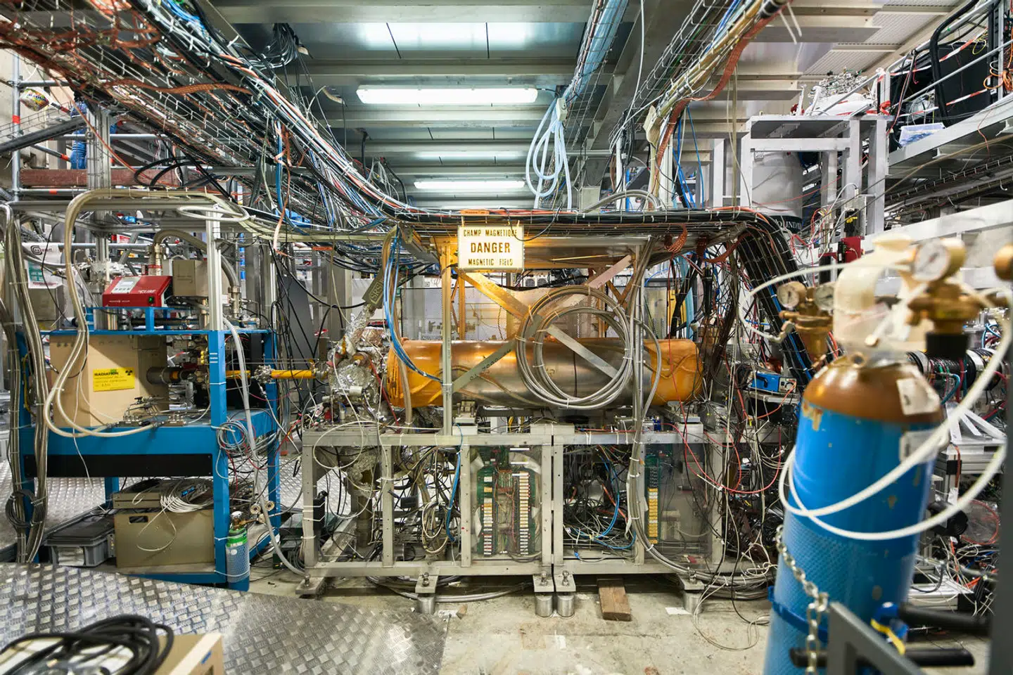 Med forsøgsopstillingen ALPHA-g er det lykkedes forskere at vise, hvordan antistof reagerer på tyngdekraften. Foto: CERN