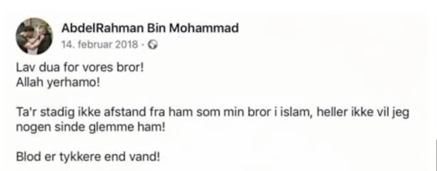På Facebook hyldede Abud Mustafa Omar El-Hussein i 2018