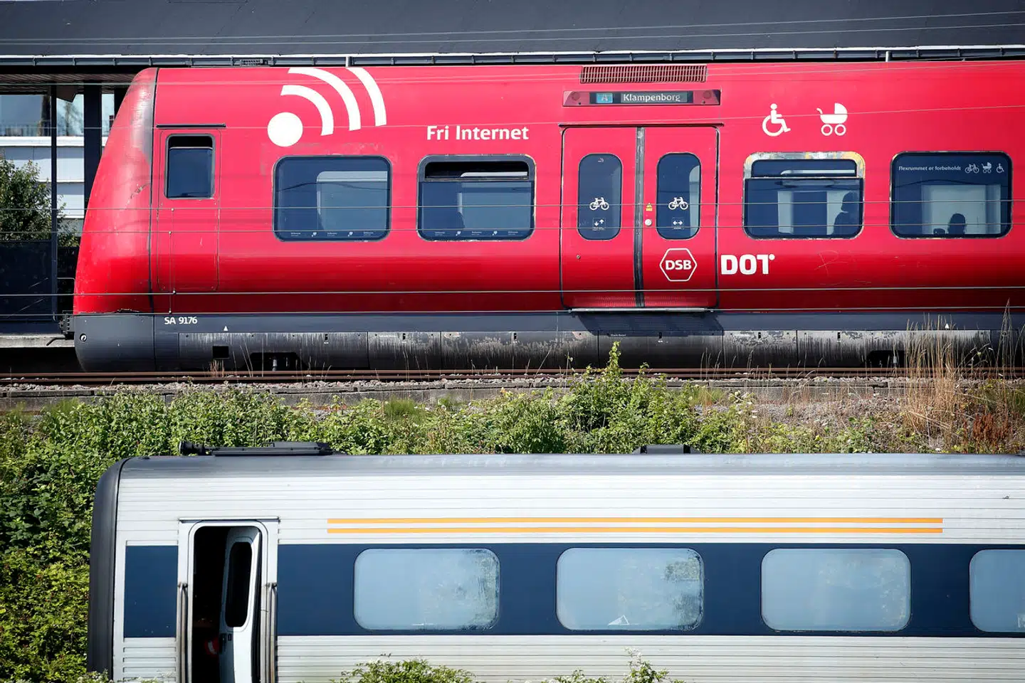 »Kollektive transportformer afslører noget fundamentalt om et samfund,« skriver Martin Krasnik i denne leder.