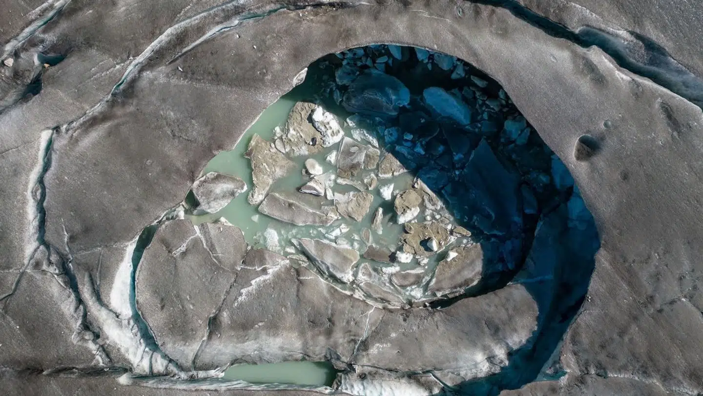 Her kan man se, hvor beskadiget Rhone-gletsjeren er. Billedet er taget den.26 september 2023.