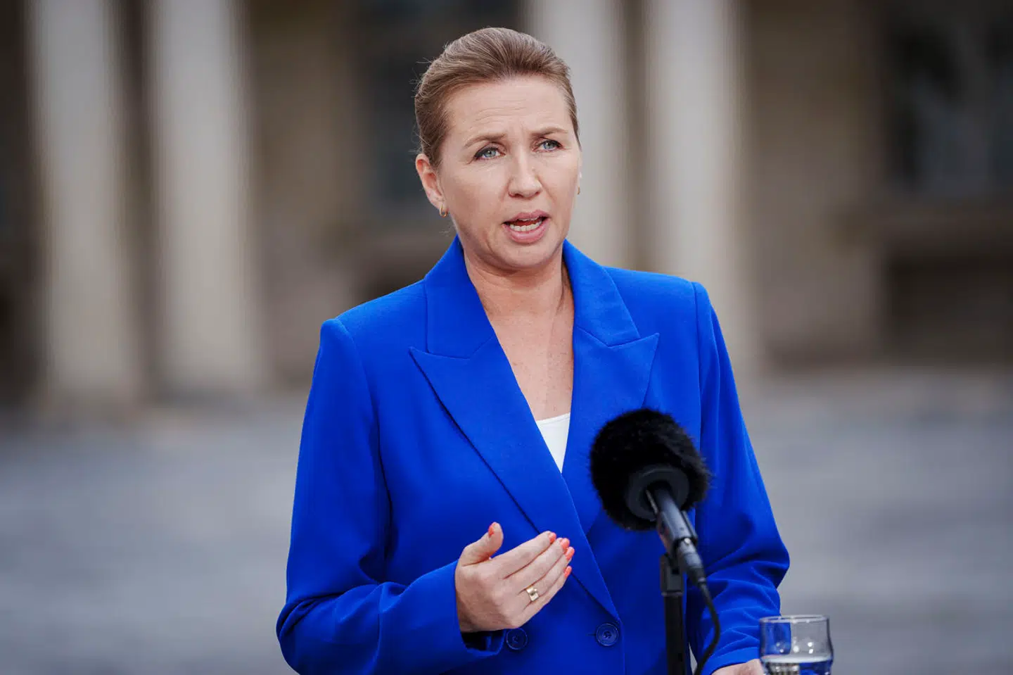 Mette Frederiksen har stillet en lønstigning i udsigt til fire grupper af offentligt ansatte. Frede Vestergaard mener, at det er uundgåeligt, at politikerne blander sig, når den offentlige sektor forhandler overenskomst.