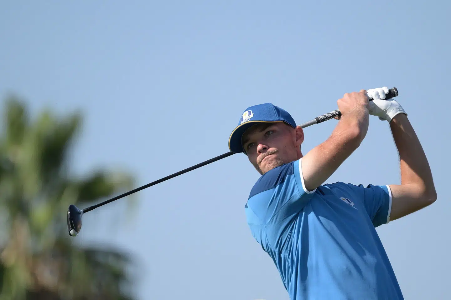 Nicolai Højgaard har i flere år haft en ambition om at blive udtaget til Ryder Cup, mens Thomas Bjørn var en del af holdet. Det er gået i opfyldelse for danskeren, der her ses varme op på banen i Rom.