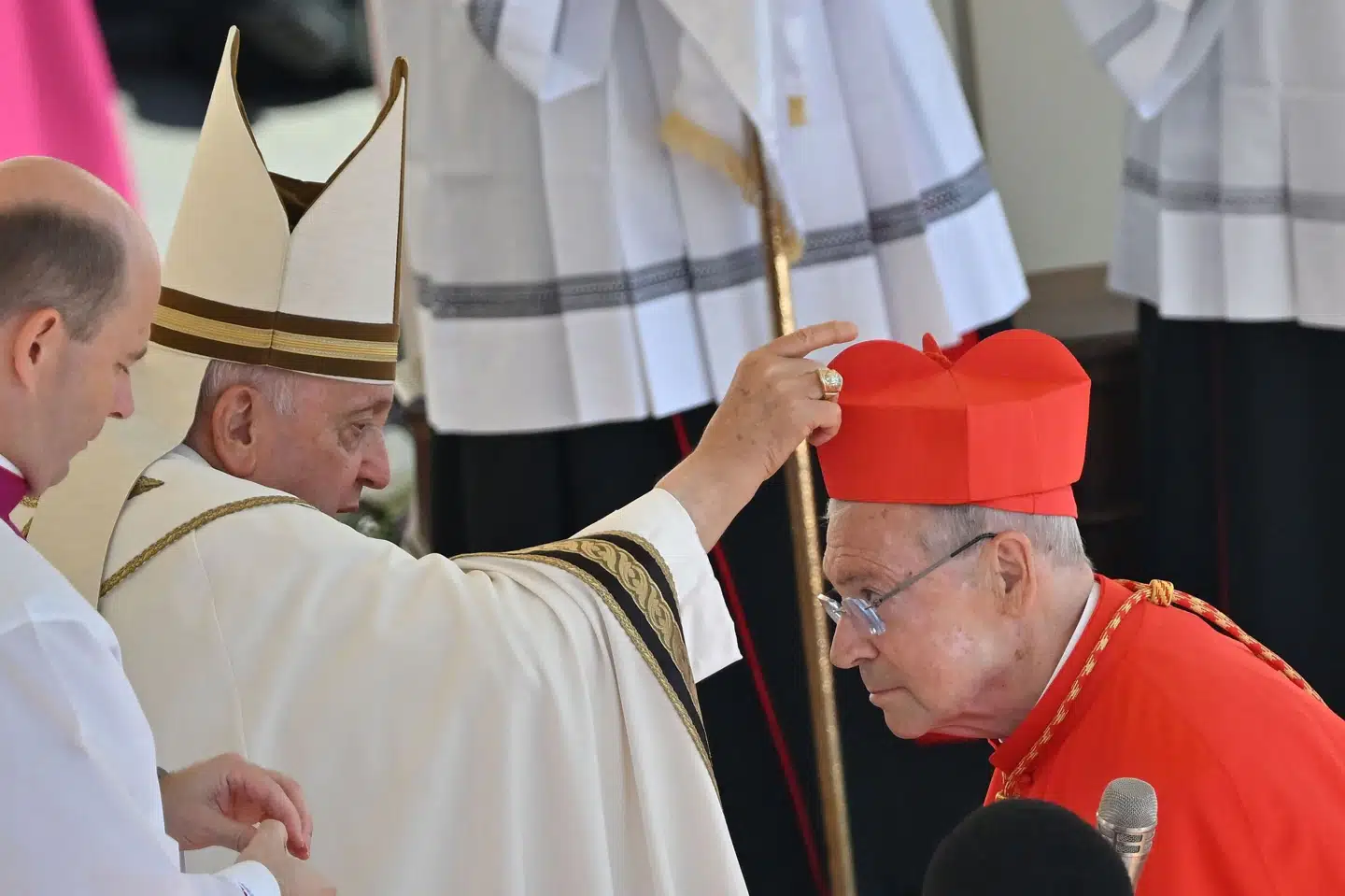 Den italienske ærkebiskop Agostino Marchetto bliver her gjort til kardinal af pave Frans.