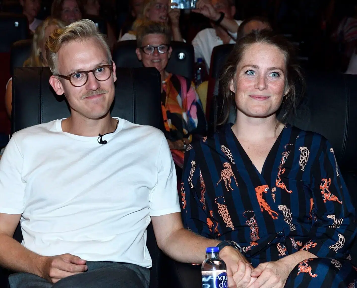 Kærlighed med bump kalder Daniel Rye forholdet til sin kæreste Signe, som han her ses med til gallapremieren på filmen 'Ser du månen, Daniel'. Foto: Tariq Mikkel Khan