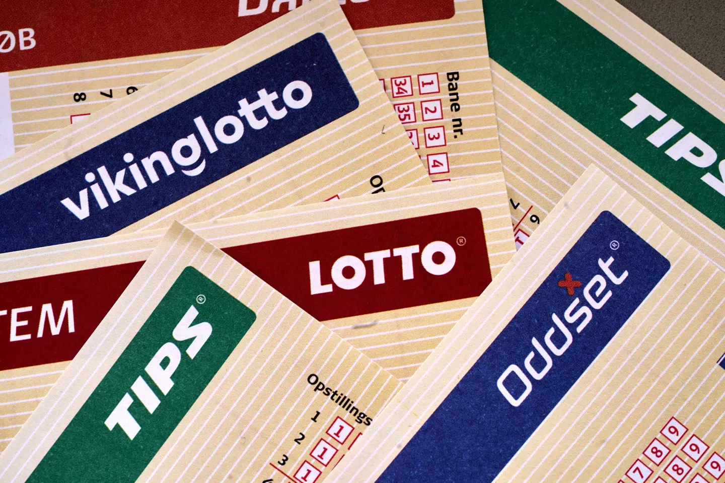 Fremover skal man fremvise et spilkort, hvis man vil indgå væddemål i en kiosk eller spilbutik - en ordning, som Danske Spil har haft i tre år allerede. (Arkivfoto).