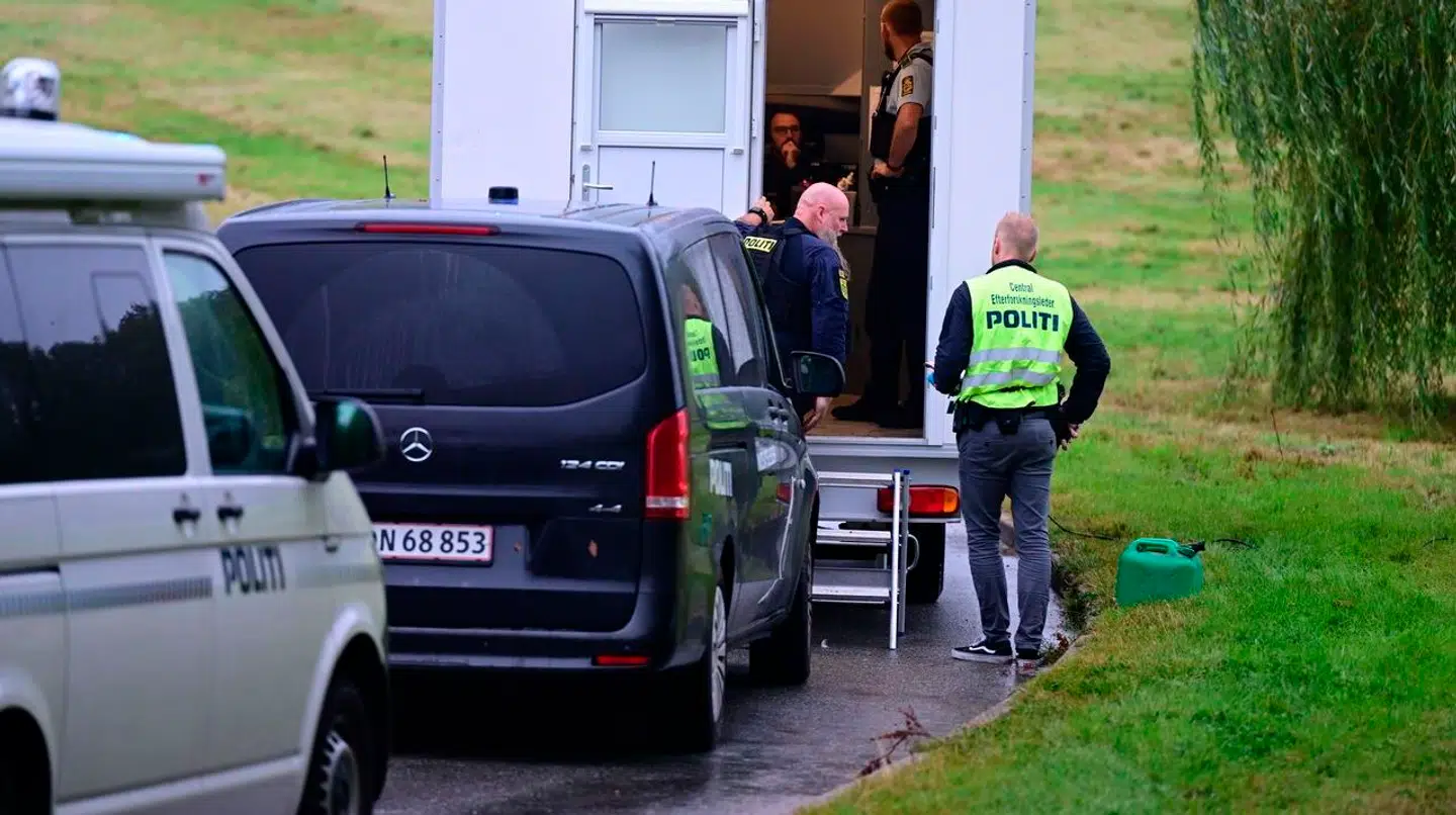 Københavns Politi er mandag morgen massivt tilstede i Brønshøj.