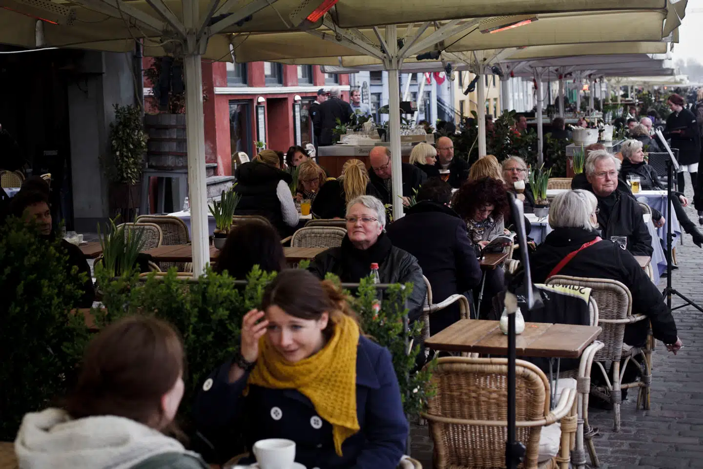 »København må og skal være en by med plads til det levende liv og et byliv, hvor der er plads til at drikke en øl under aftenhimlen efter kl. 22.00. Men samtidig skal der selvfølgelig også være plads til, at man kan få nattero,« skriver Karoline Lindgaard.