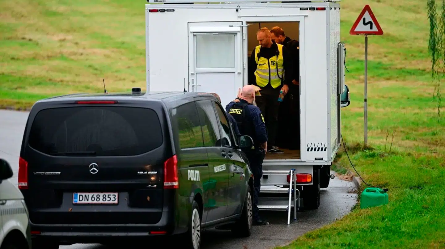 Politiet har hele mandag været talstærkt tilstede i området.