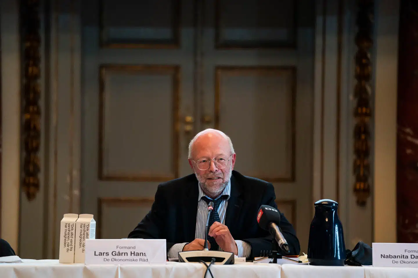 Lars Gårn Hansen er medlem af De Økonomiske Råds formandsskab og rådgiver dermed regeringen i økonomiske og miljøøkonomiske spørgsmål. Set fra hans stol står det helt klart, hvordan en CO₂-afgift bør udformes.