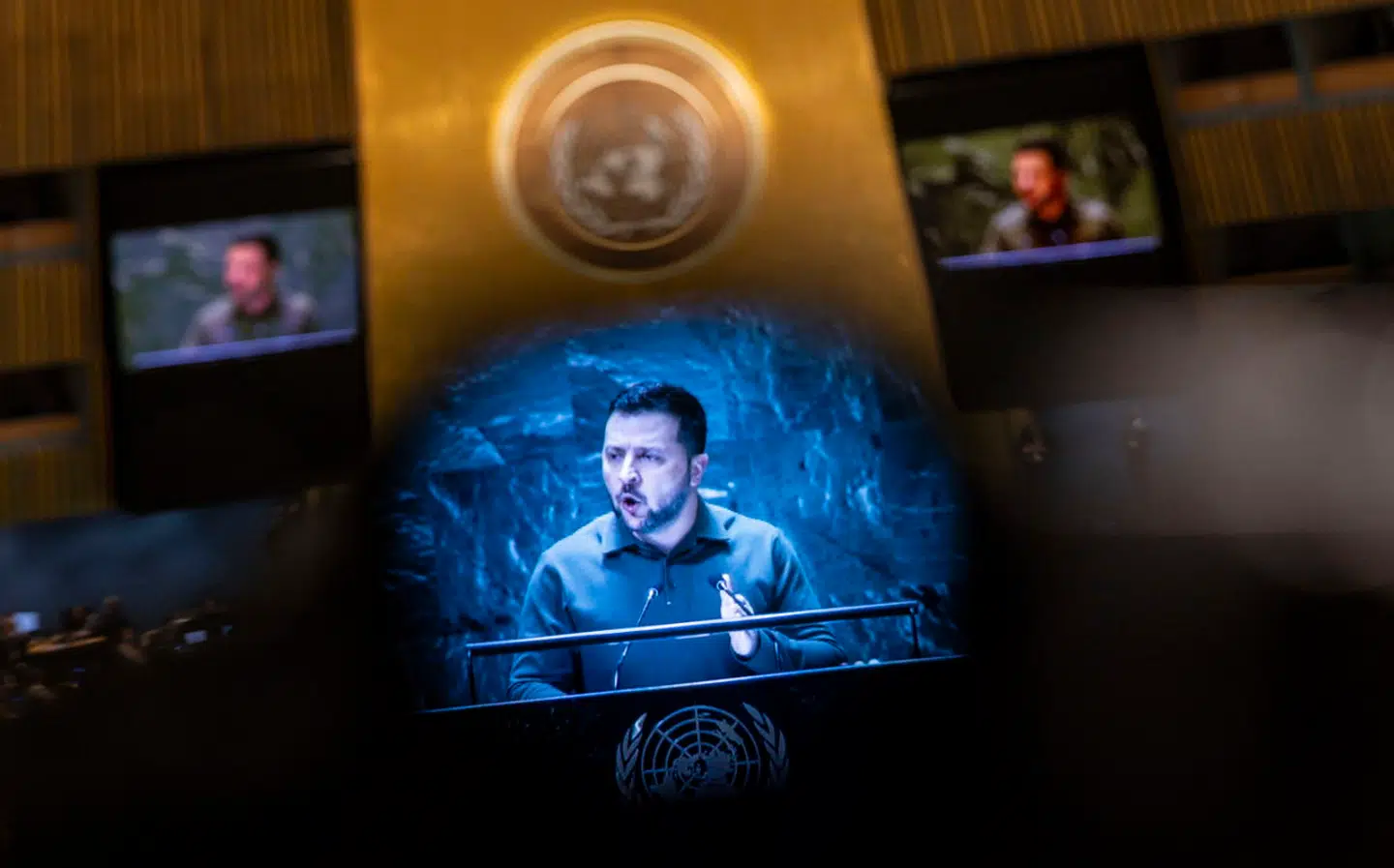 Natten til søndag dansk tid blev den ukrainske præsident ramt af to dårlige nyheder.