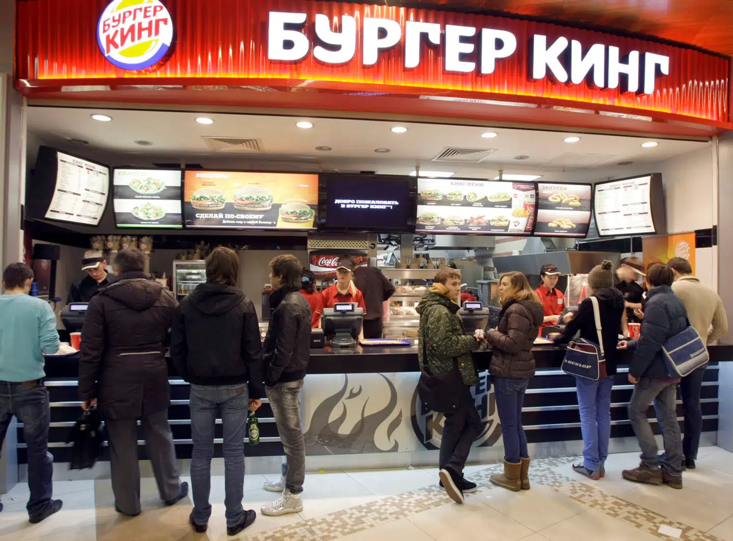 Fastfoodkæden Burger King holder stadig åbent omkring 800 steder i Rusland trods alle sanktionerne og pres på vestlige ejere for at trække sig fra landet.