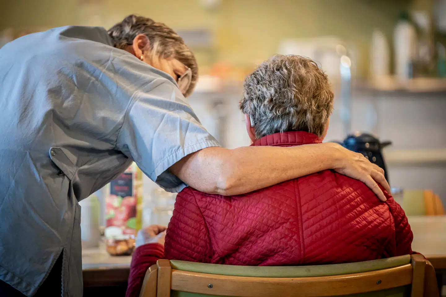 »Vi glemmer, at rigtig mange mennesker arbejder til en løn, som ligger væsentligt under akademikerniveau – på skæve tidspunkter og i hårdt fysisk arbejde,« skriver Torsten Fels.