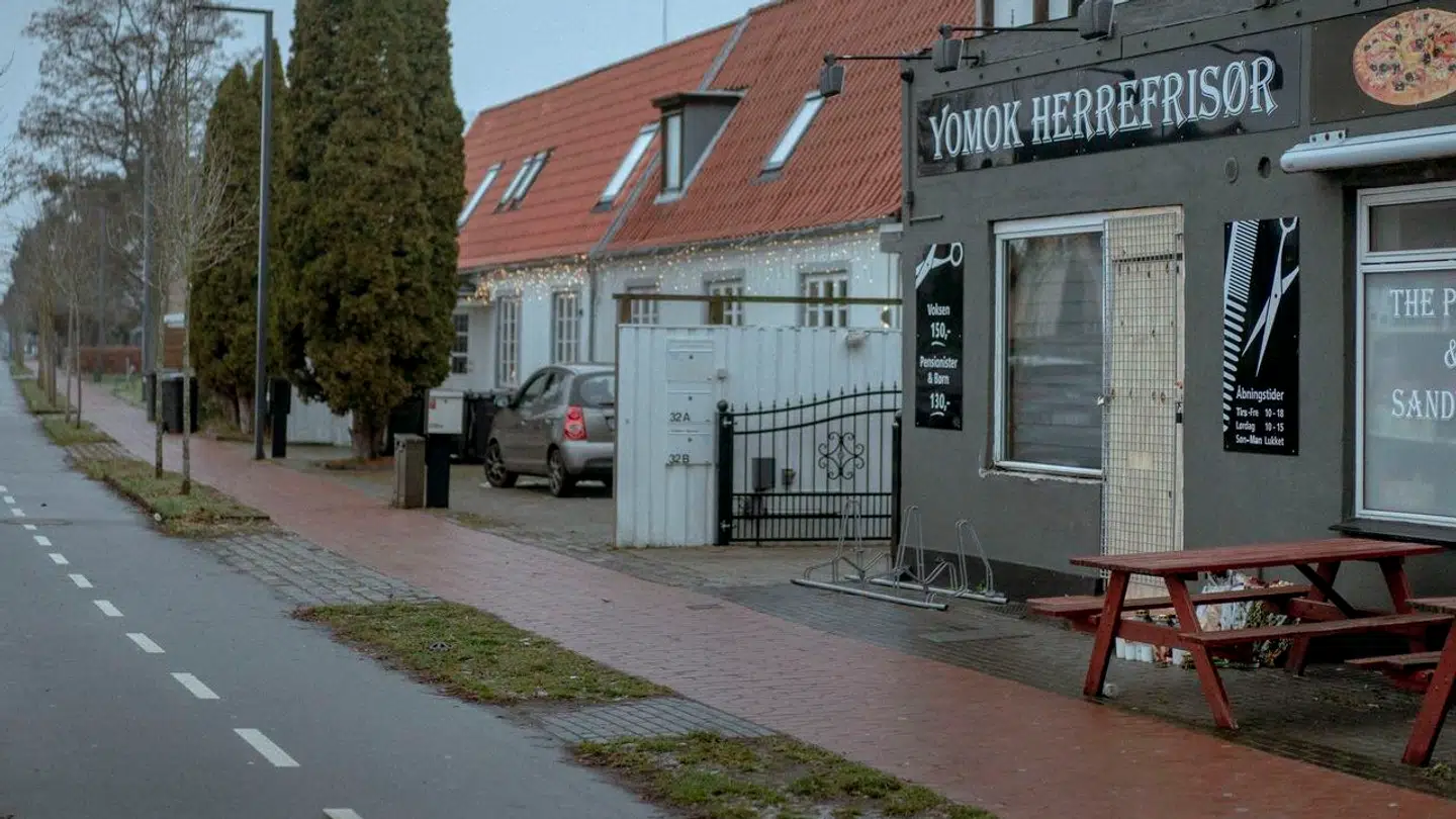 Godt to måneder før, der blev stukket ild på Frisør Yomok, blev der begået drab og drabsforsøg i forretningen. Ved retssagen har sagens anklagere antydet, at der var en sammenhæng imellem de to episoder.