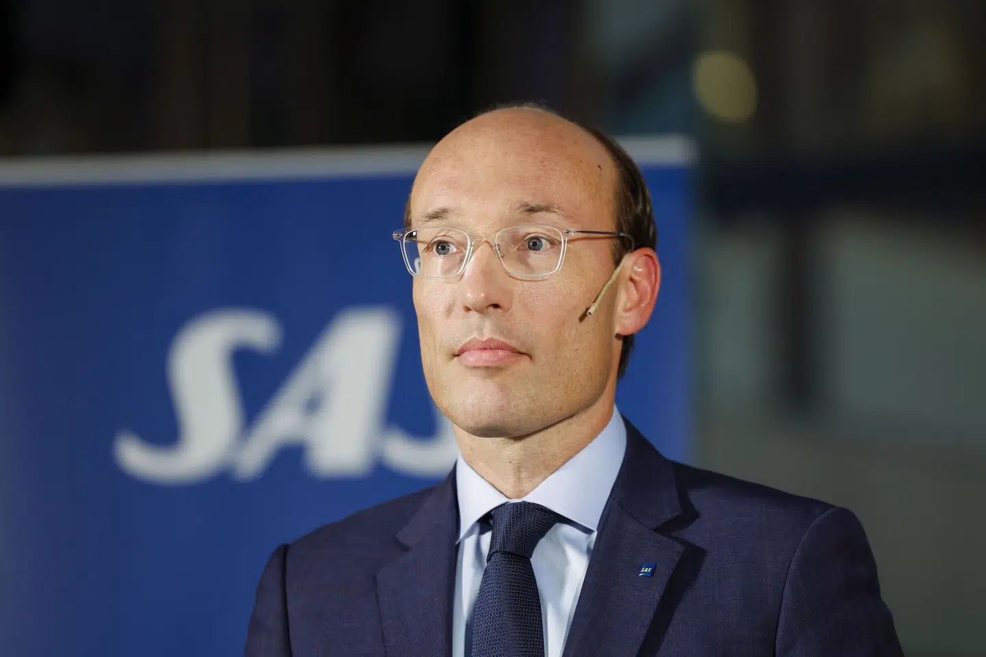 SAS' direktør Anko van der Werff siger på et pressemøde, at der for nuværende ikke er planer om at rykke hovedkontoret fra Stockholm til København.