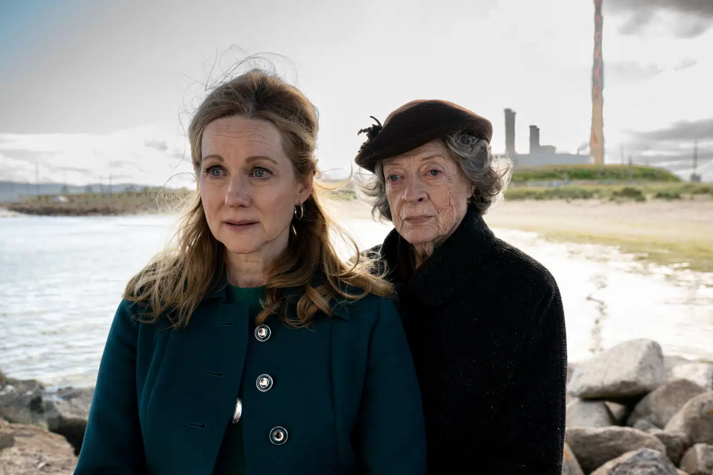 »The Miracle Club« er ingen stor film. Til gengæld har den et virkelig stærkt hold af skuespillere, som Laura Linney og Dame Maggie Smith.