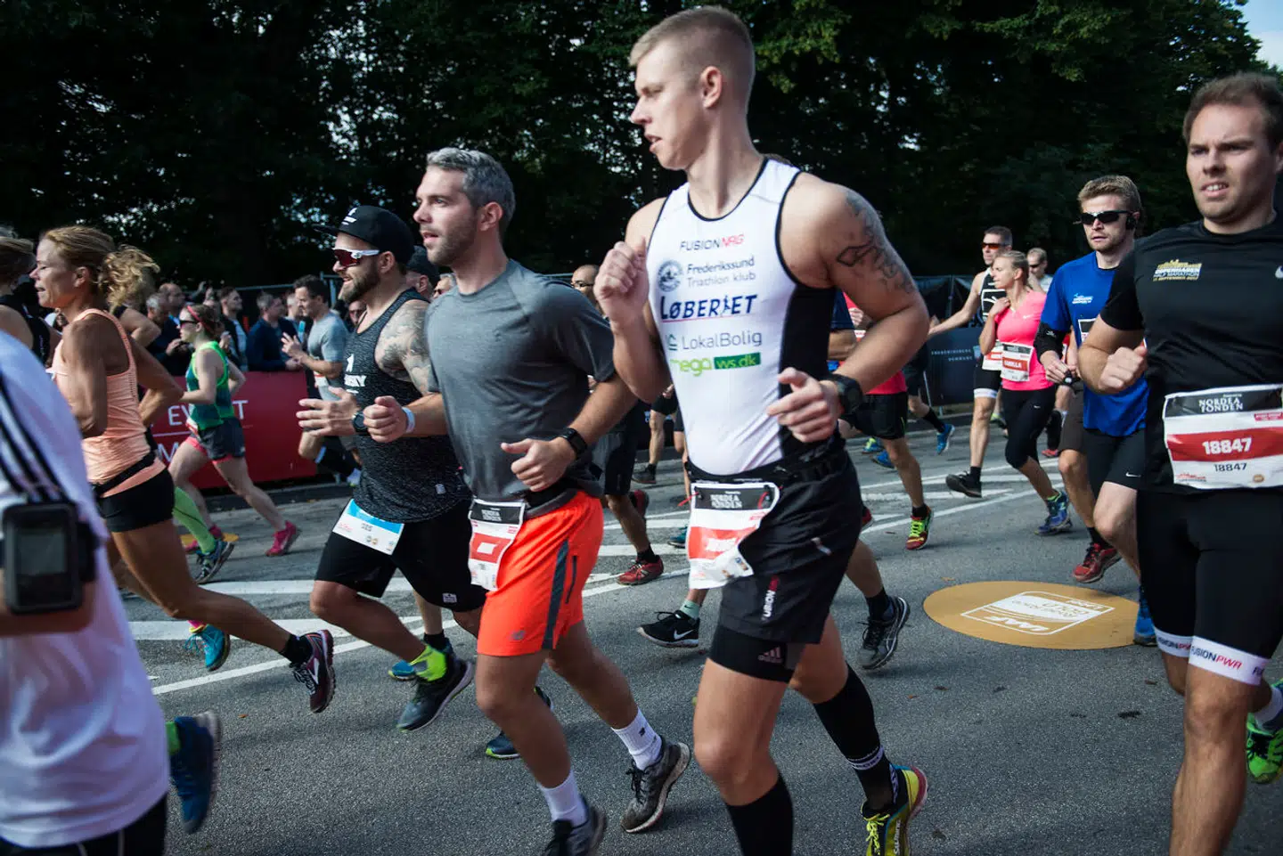 En af forklaringerne på de mange, som fik det dårligt, var et varmere vejr end normalt. Dette billede er ikke fra løbet i 2023, men fra 2017.