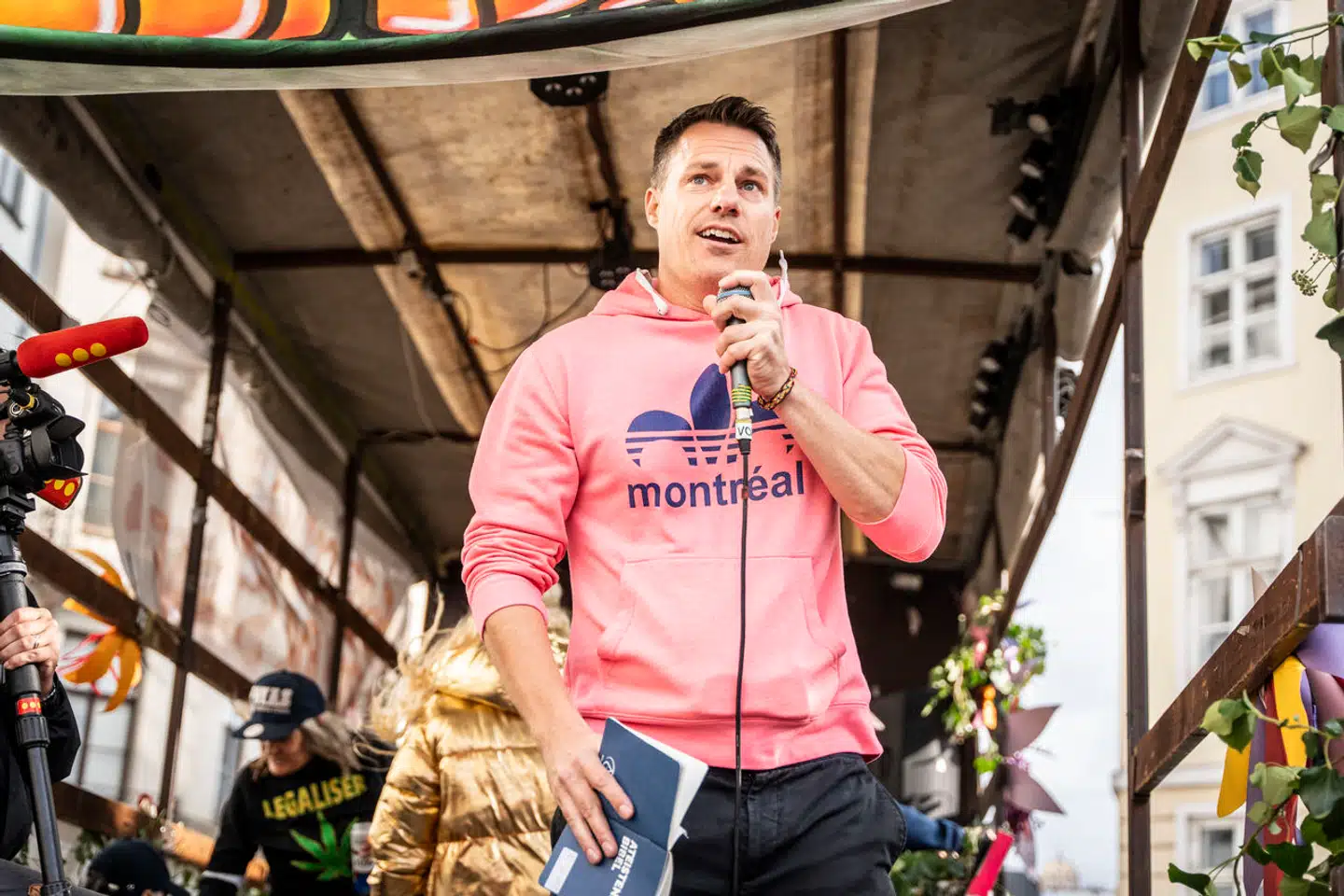 »I Ateistisk Selskab kritiserer vi religioner frem for de troende. Vi vil ikke smide nogen ud af landet, og vi vil ikke lukke nogen trossamfund. Vi vil bare adskille religion og stat,« skriver Anders Stjernholm.