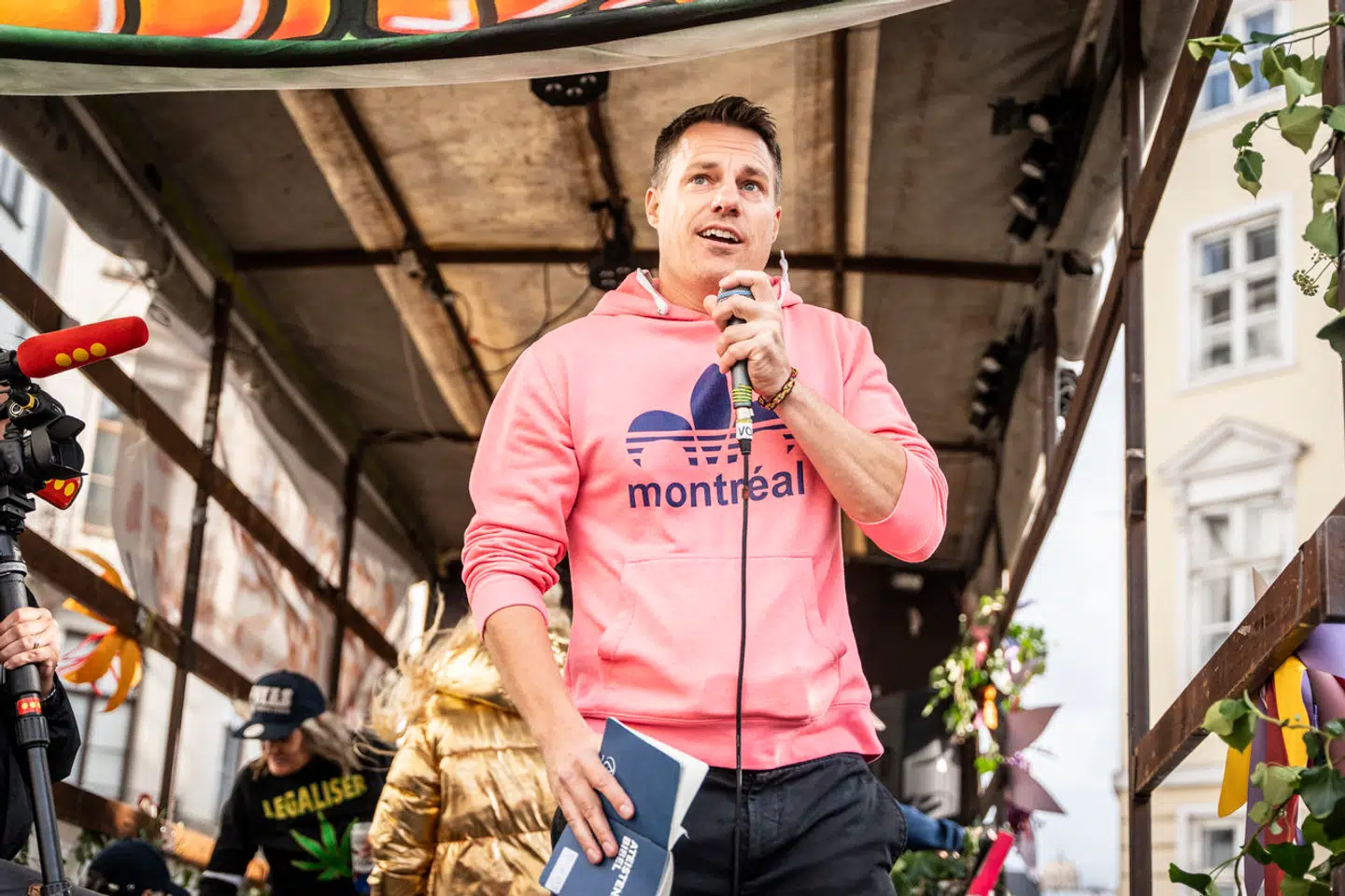 »I Ateistisk Selskab kritiserer vi religioner frem for de troende. Vi vil ikke smide nogen ud af landet, og vi vil ikke lukke nogen trossamfund. Vi vil bare adskille religion og stat,« skriver Anders Stjernholm.