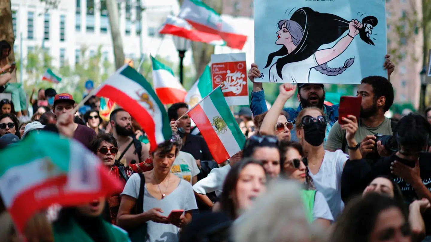 Store dele af verden har deltaget i protesterne efter Jina Mahsa Aminis død. Her i New York på årsdagen for hendes død.