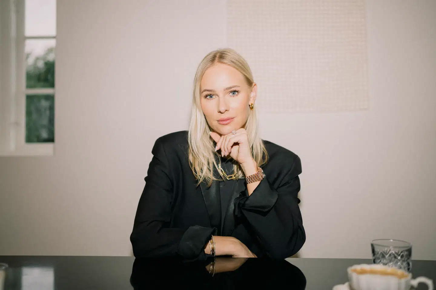 Theresa Kofoed Jørgensen er nervøs. Det er første gang, hun skal tale om noget, der for alvor har betydning: hendes søn og det moderskab, der er fulgt med.