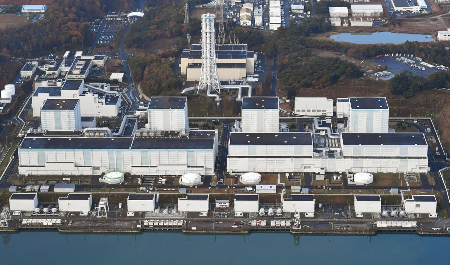 Japan vil de næste mindst 30 år vil sende over 1,3 milliarder liter radioaktivt spildevand fra Fukushima-værket ud i Stillehavet. Dette er blevet mødt med meget kritik, dog mener forskere, at der ikke er grund til bekymring. Akrivfoto: Scanpix