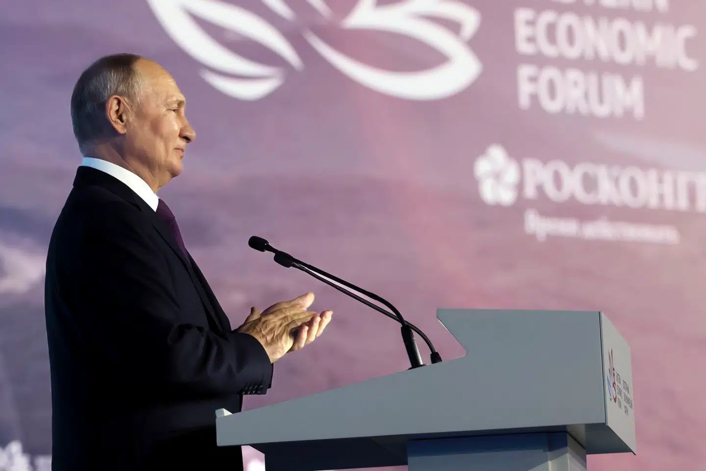 »Lige som han for nogle år siden (spøgende) sagde, at Ruslands grænser ikke slutter nogen steder, ønsker han sig en krig, der ikke slutter. Krigen er blevet Putins bedste politiske livsforsikring,« skriver Samuel Rachlin.