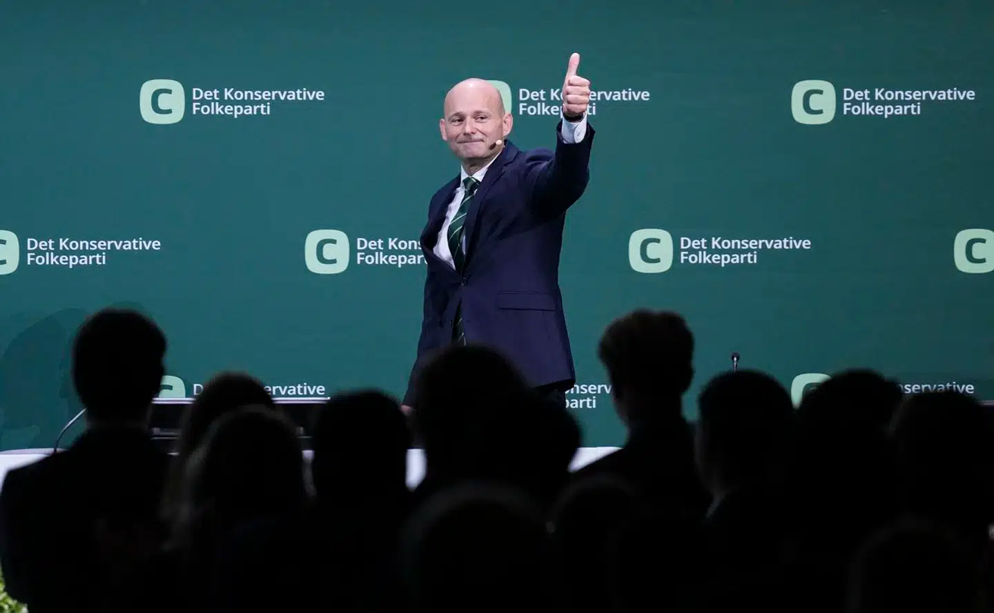 »Nu forsøges det sprængt væk. Med sit nye værdigrundlag forsøger partiet at nå ind til kernen af konservatismen. Et ståsted. Og det har de gjort godt!« skriver Christian Egander Skov.