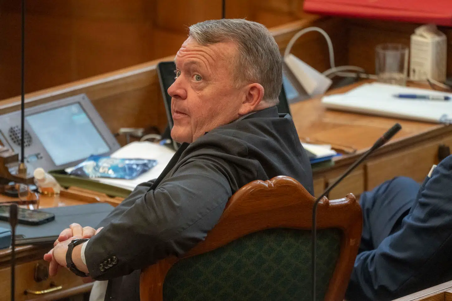 Udenrigsminister Lars Løkke Rasmussen (M) under Folketingets åbningsdebat, som også er med på bølgen, hvor engelske ord vælter ind i det danske sprog, mener Thomas Bernt Henriksen i denne leder.