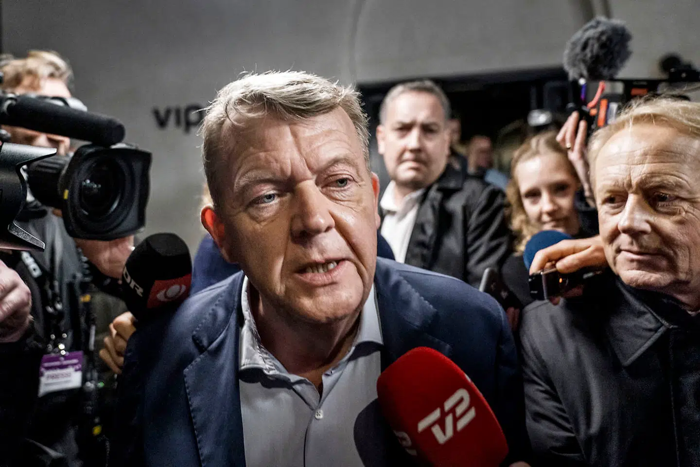 »Der var således manglende præcision i prognoserne i løbet af valgaftenen. Og ingen følte konsekvensen af det mere bittert end netop Lars Løkke Rasmussen,« skriver David Holt Olsen.