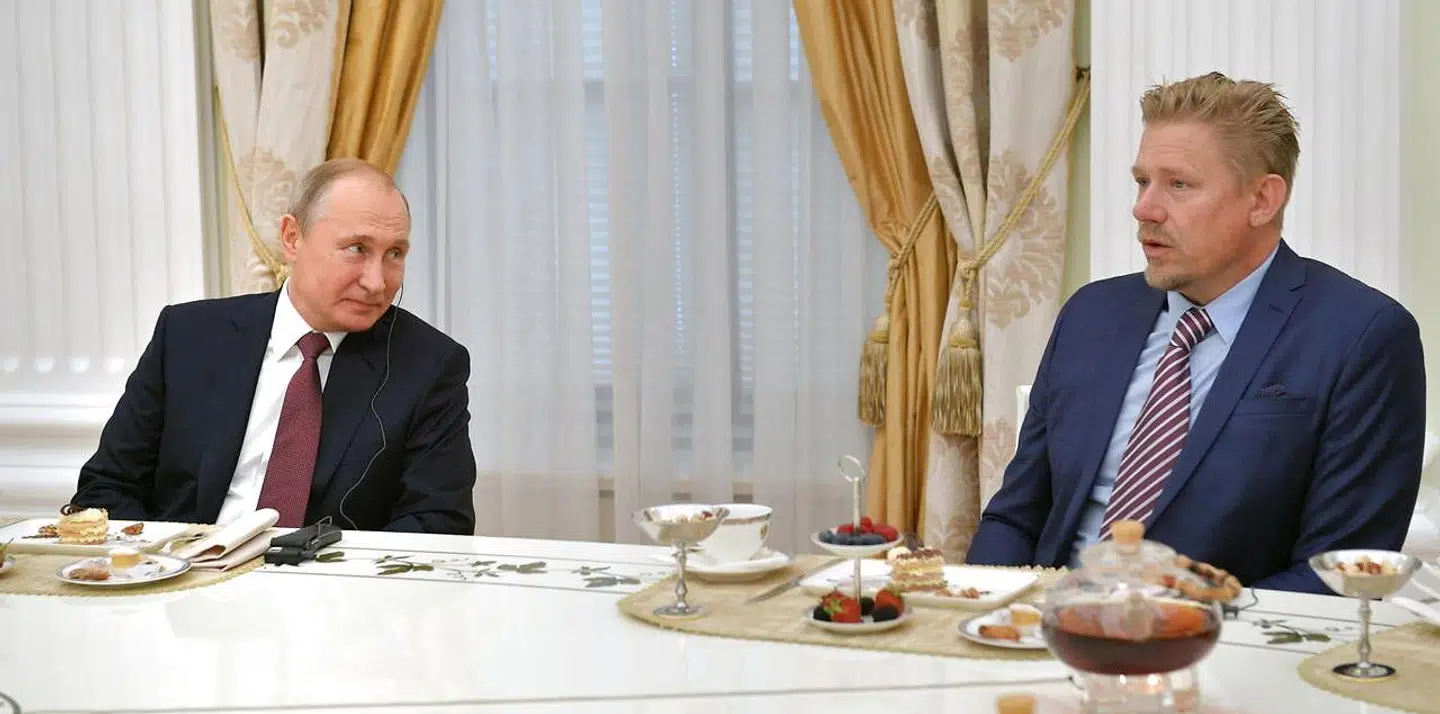 Den russiske præsident, Vladimir Putin (tv.), og Peter Schmeichel, da de mødtes i Kreml for fire år siden.