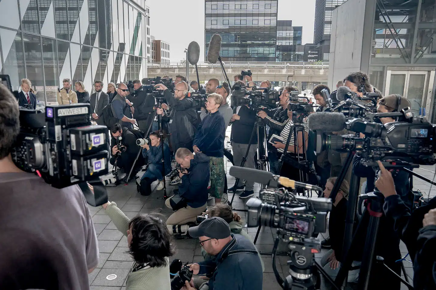 »Pointen her er, at det til enhver tid er redaktionens ansvar at tage stilling til, om det er forsvarligt at foretage et interview under de givne omstændigheder,« skriver Karen Bro.