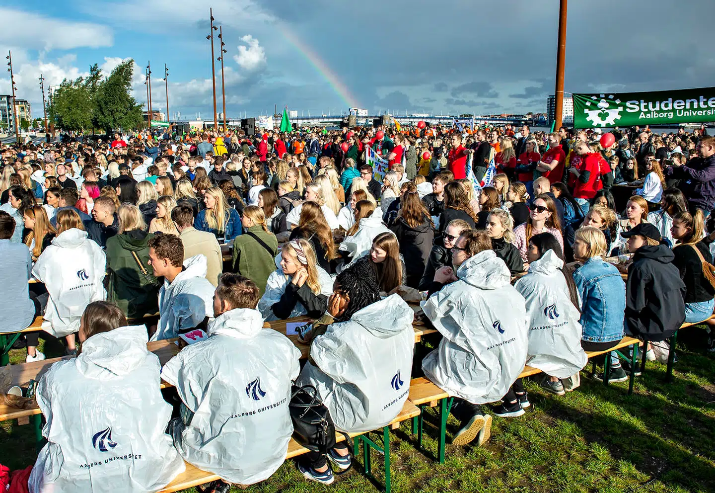Der føres en politisk kamp for at få de unge væk fra humaniora og få dem til at læse science og ikke fiction, skriver Hans Hauge. Billedet er fra studiestart på Aalborg Universitet.