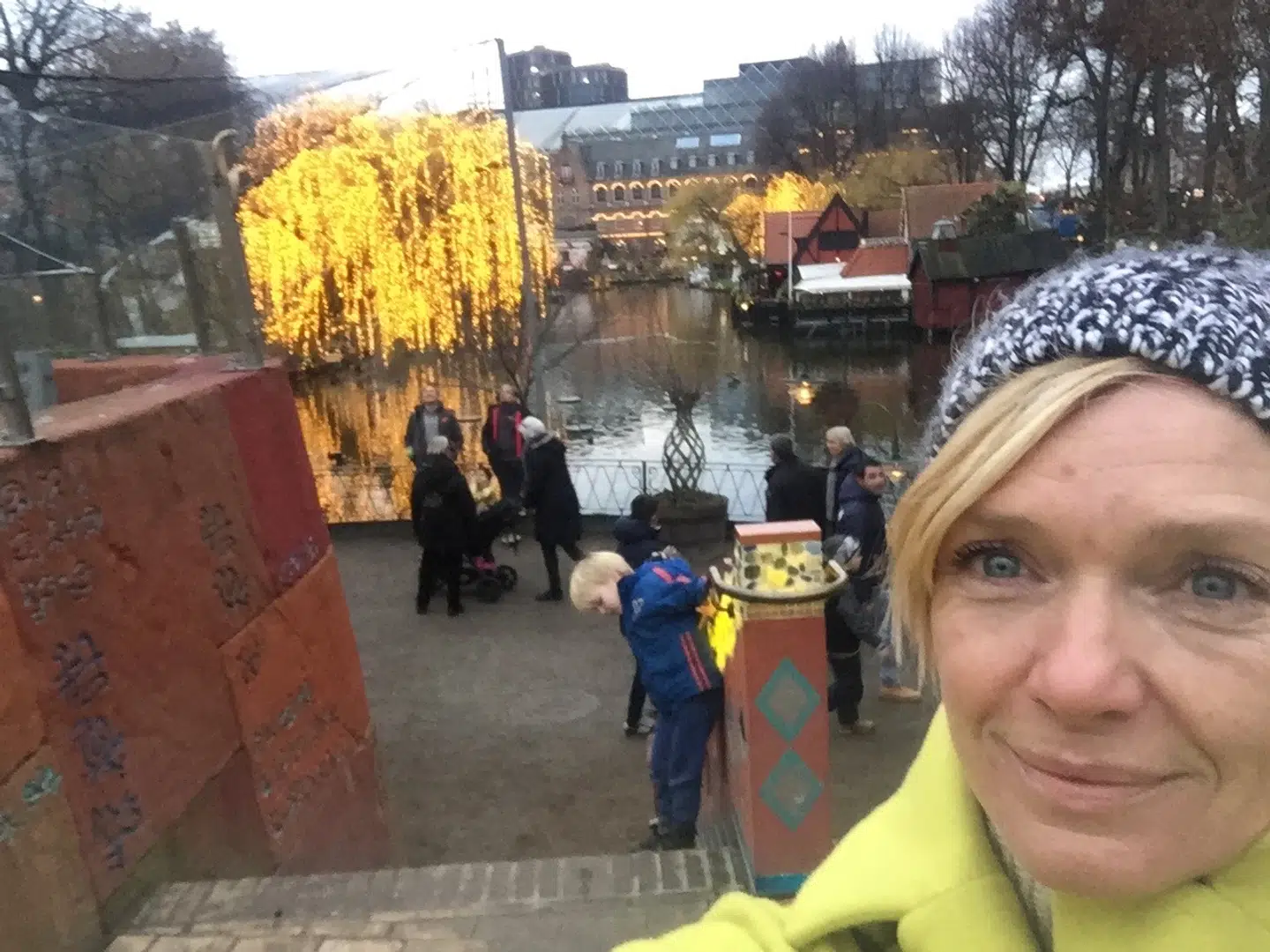 Charlotte Højlunds hus brændte til ukendelighed, efter hun havde været med sine seks børn i Tivoli