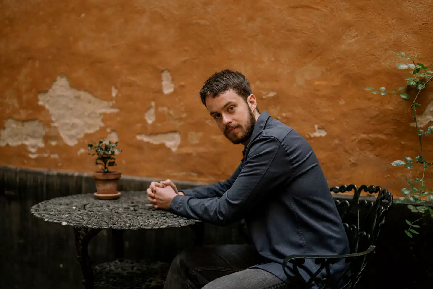 Måske tænker du en ekstra gang over, hvad du lægger i indkøbskurven, eller hvor mange timer du bruger på Netflix, efter at du har læst Nicklas Brendborgs nye bog. Den følger efter »Gopler ældes baglæns«, som er oversat til 28 sprog.