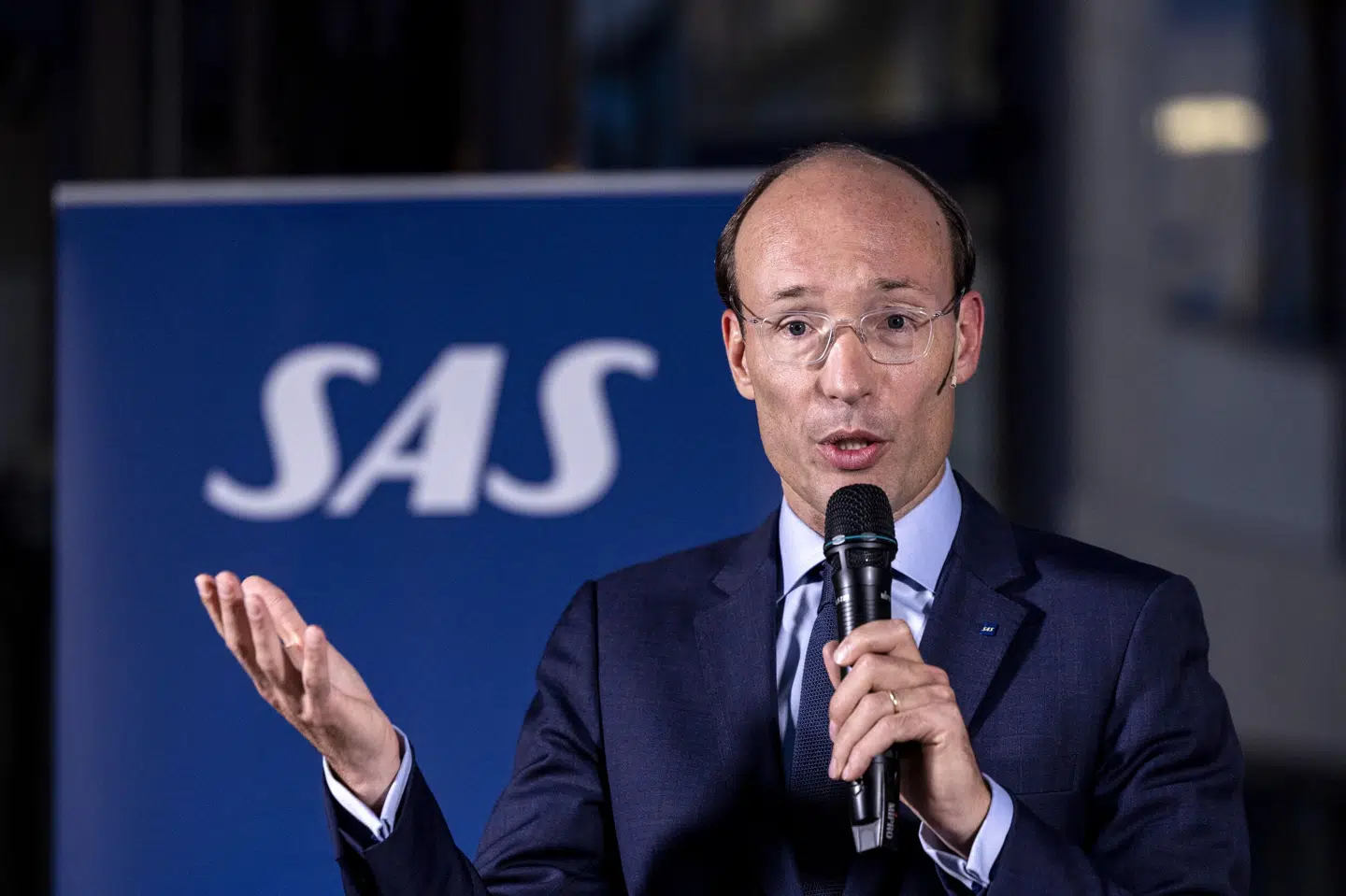 Anko van der Werff er administrerende direktør for SAS. Billedet stammer fra tirsdagens pressemøde, hvor resultatet af kapitalrejsningsarbejdet blev offentliggjort.