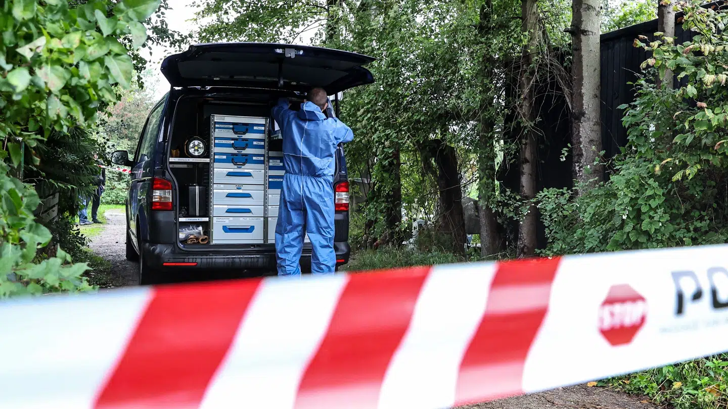 Politiet er massivt til stede ved en haveforening på Amager.