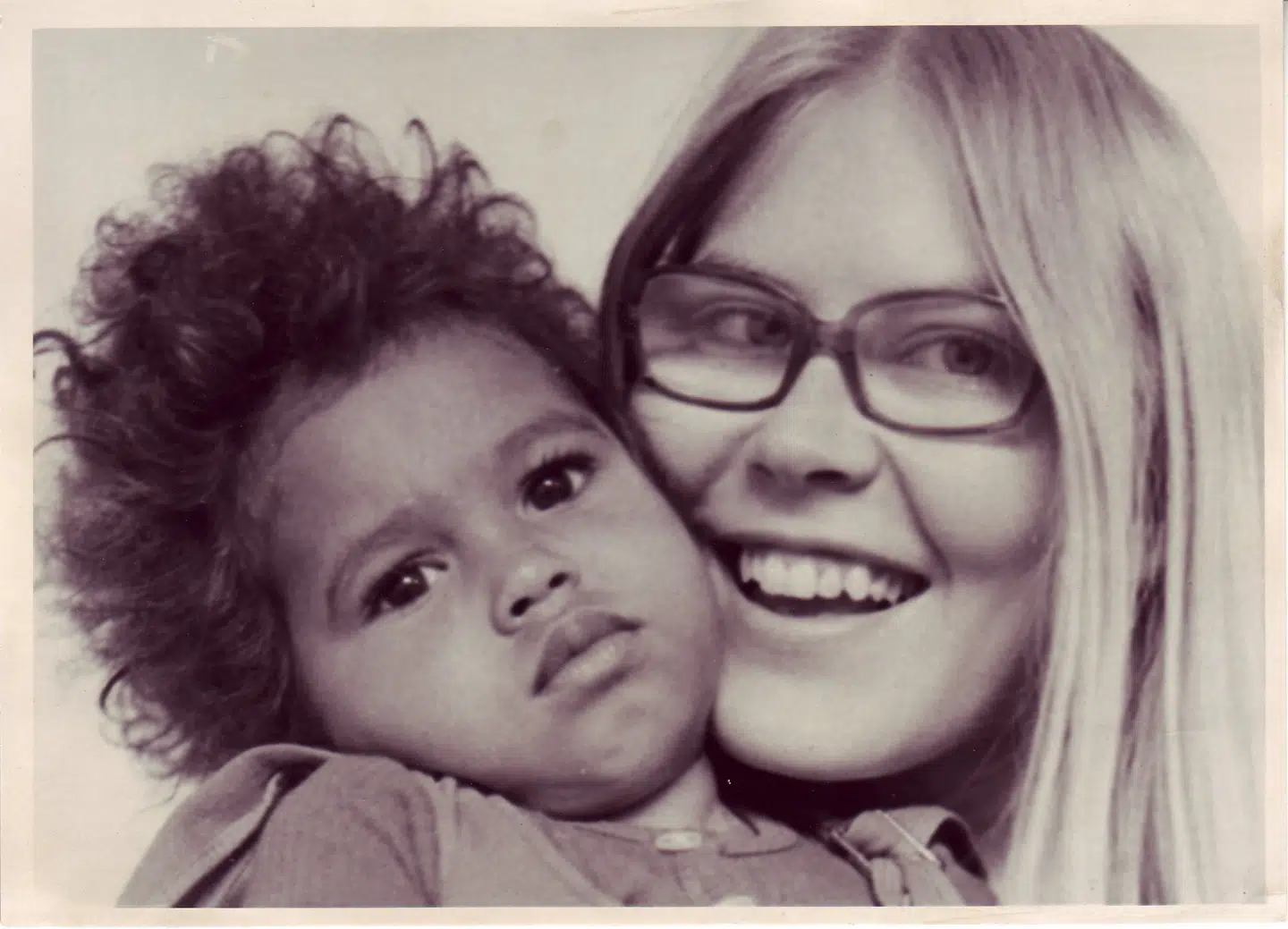 Zindy Larsen og hendes mor.