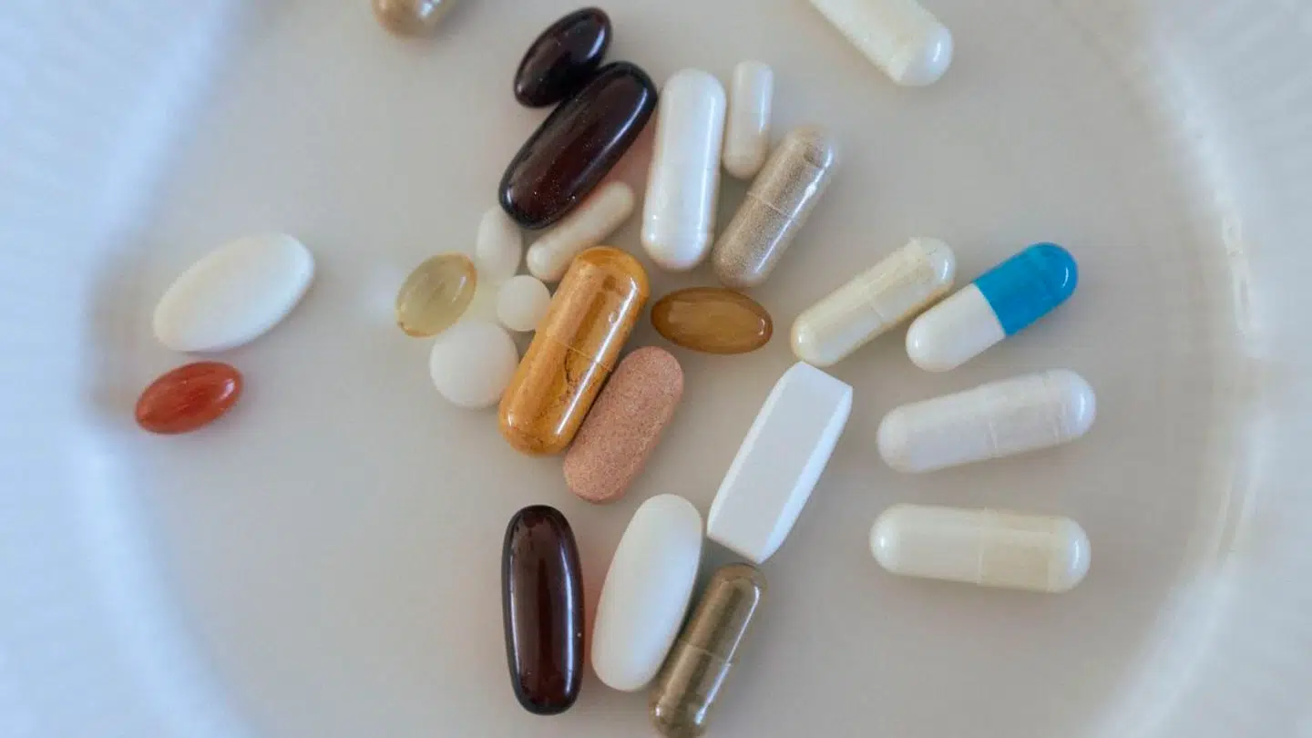 Et udsnit af de kosttilskud, som Emil Thorup tager for at optimere sin krop.