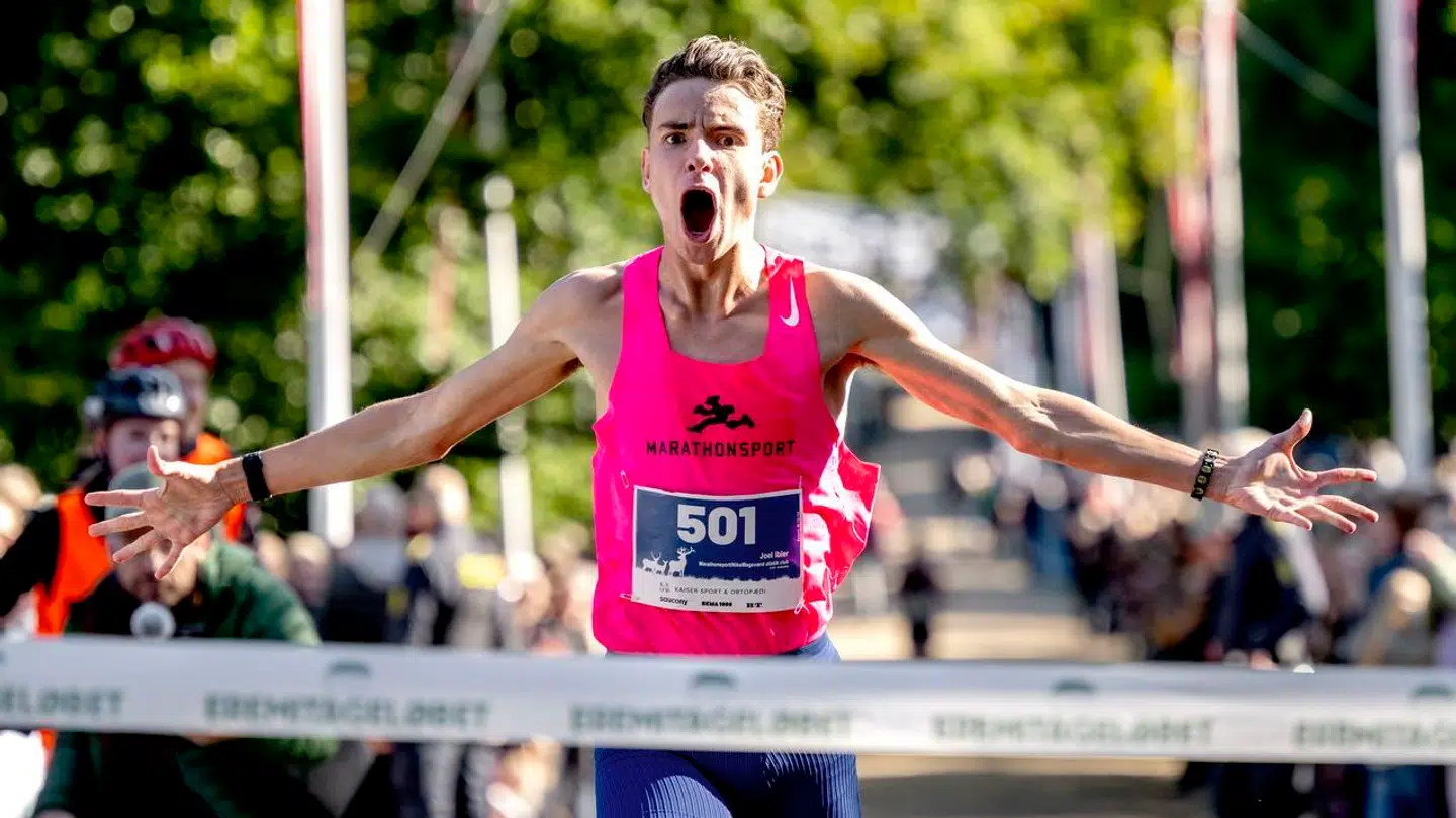 Joel Ibler Lillesø satte ny rekord ved Eremitageløbet i tiden 00:38:35, og så kunne han bryde ud i jubel, da han krydsede målstregen.