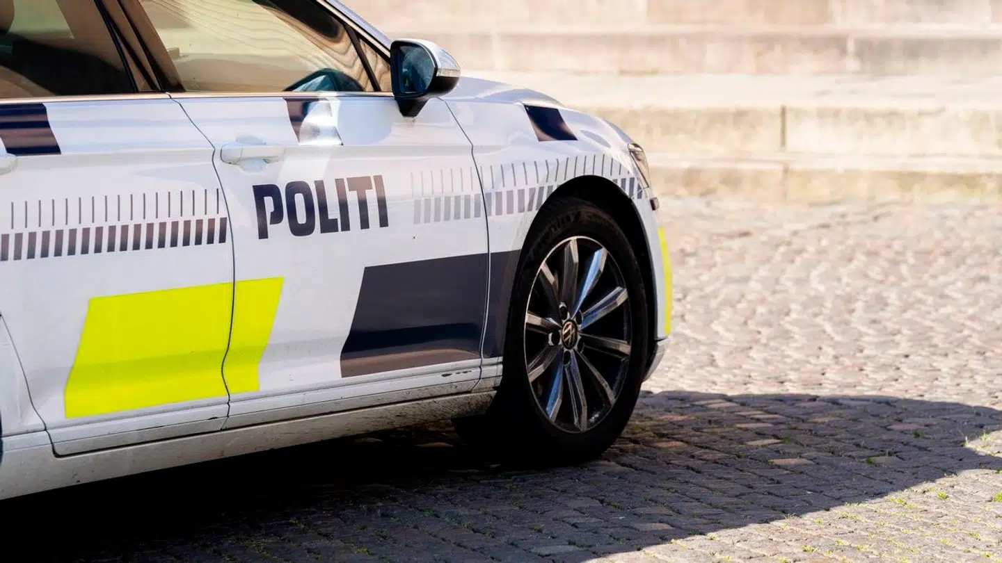 Efter at have kørt rundt ved stationen, kastede den opfarende mand med øl.