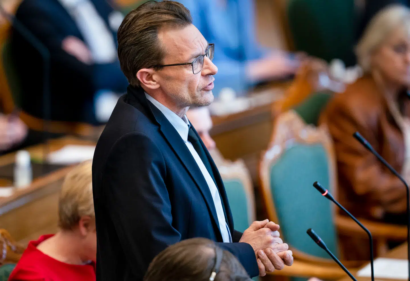 Moderaternes udenrigsordfører, Jeppe Søe, siger, at spørgsmålet ikke er så sort og hvidt, som andre partier gør det til.