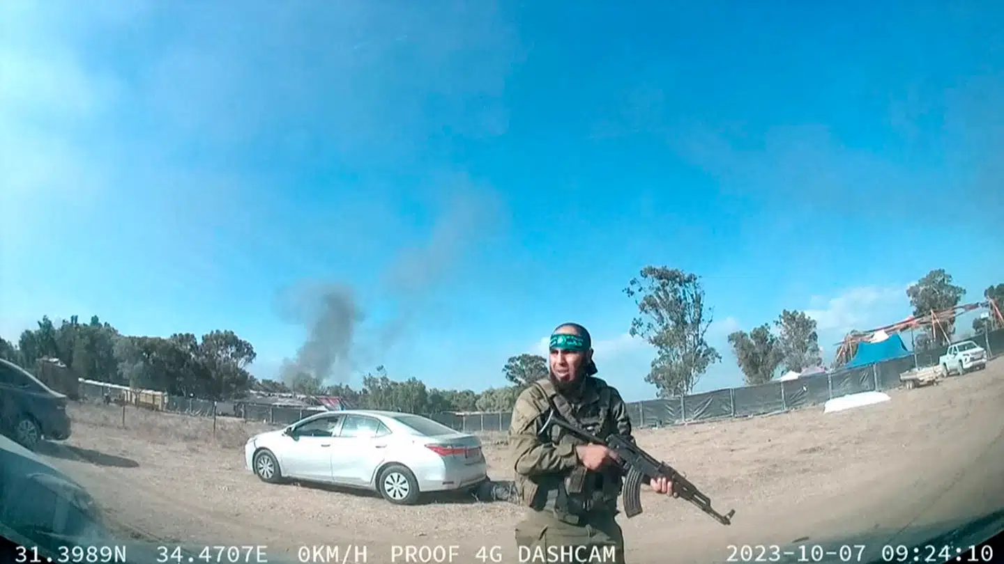 Hamas-terrorist filmet, mens han gik rundt på en musikfestival i det sydlige Israel.